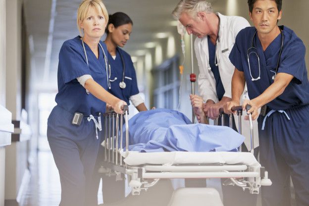 Nurses with stretcher 624x416 1